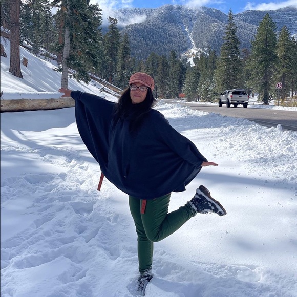 MEET YOUR POSHER, KAHIKI! - Picture 5 of 10